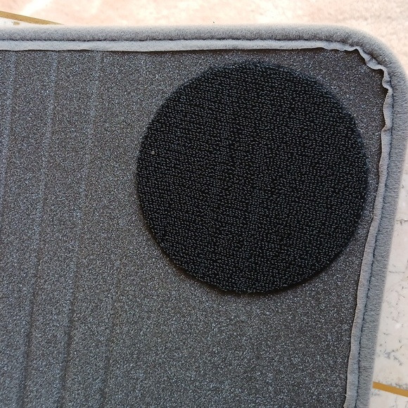 BMW factory floor mat,passenger side only,oyster gray,2004 325ci,New fastners - Picture 6 of 13